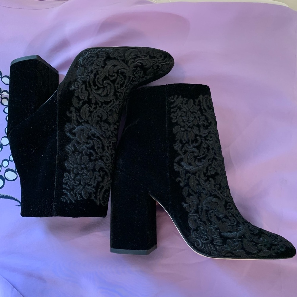 🦋SALE🦋 Wovella Ankle Boot - Picture 1 of 9